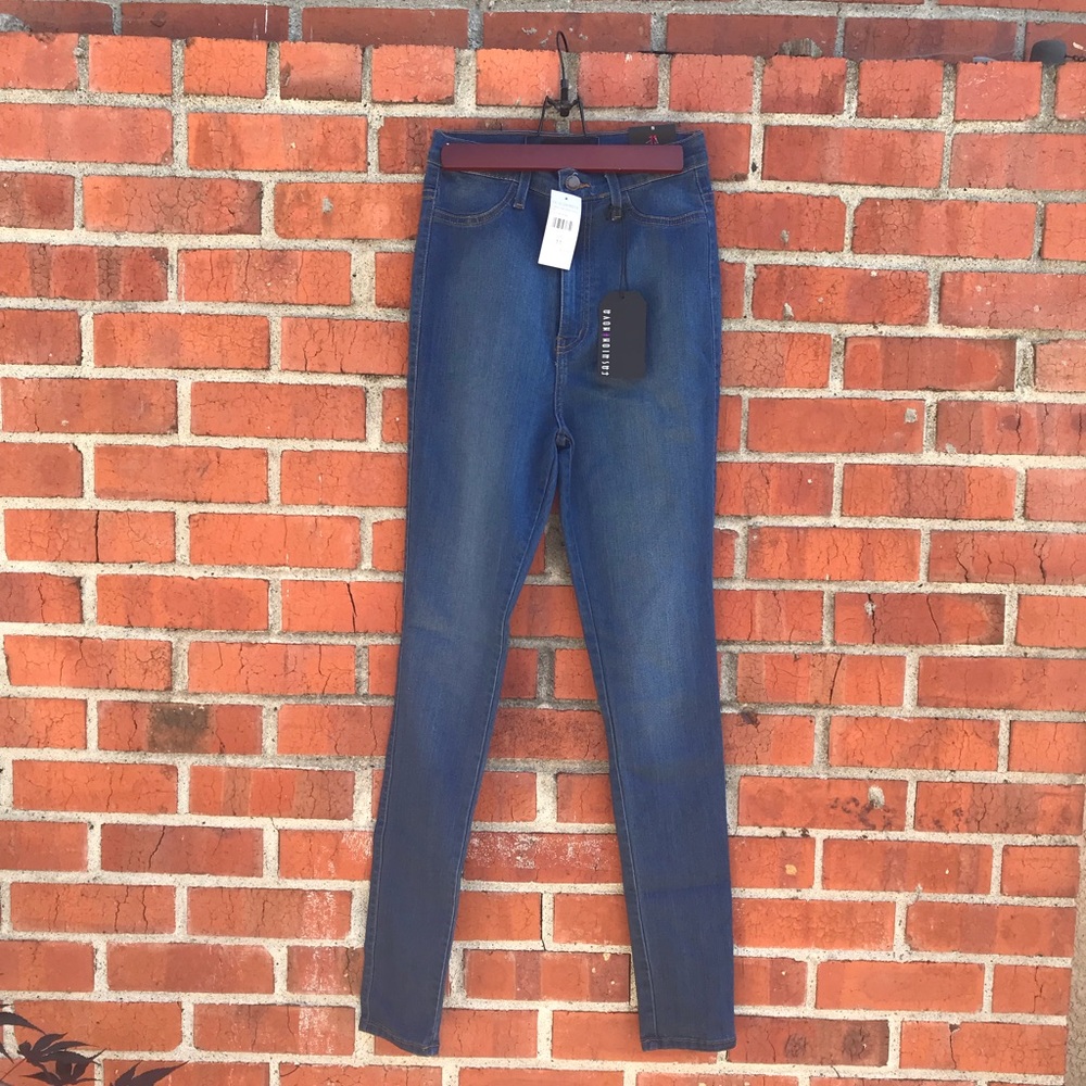High waisted jeans!